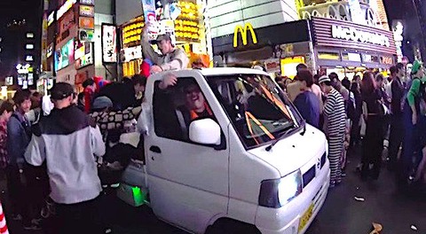 渋谷ハロウィーン車横転　十数人を特定、立件へ