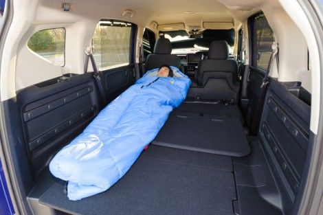 この時期車中泊で快適に寝る方法ある？