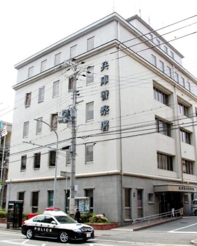 １時間駐車してる車にぶち切れて、車に２・６メートルの傷をつける、コンビニオーナー逮捕