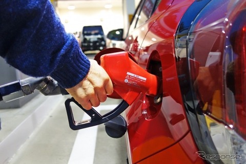 ガソリンスタンド　全盛期の半数　6万店→3万店へ　エコカーや若者の車離れが原因