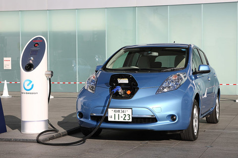 本当に石油自動車は主流じゃなくなり電気自動車の時代になるのだろうか？