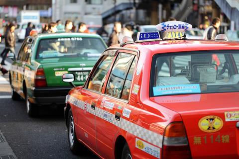 タクシー運転手「タクシー業界不景気すぎて儲からねぇわ…」ワイ「乗ってやるよ」