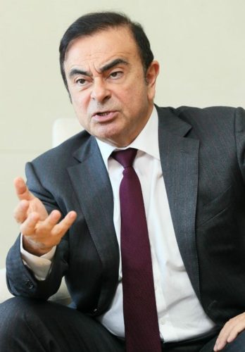 【速報】ゴーン氏の４度目の逮捕は日産の車で連行ｗｗｗｗｗｗｗｗ