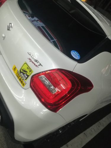 車に貼ったステッカーがダサいか判断してほしいんだが...