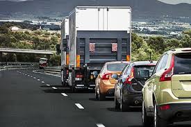 トラックが高速道路の追い越し車線を塞いでしまう理由wwwwwwwww