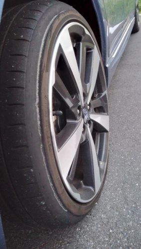 タイヤバーストしてクソワロタwwwww