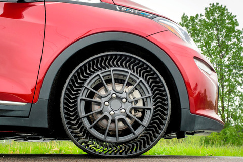 【パンクしません】タイヤの常識変わる？ 米ＧＭが「空気なし」タイヤ発表　ミシュランと共同開発