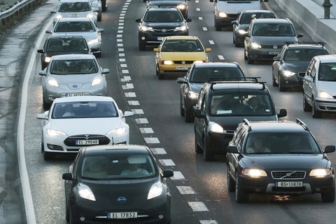 ノルウェー、新車販売の45%がEVに。首都オスロは71%超え　国を挙げて普及促進