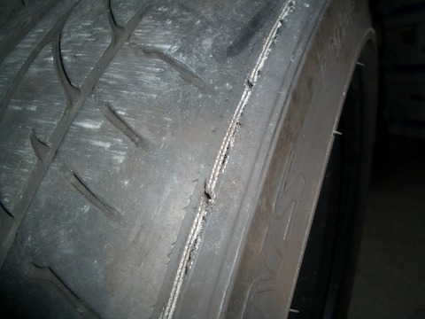 タイヤの溝がツルツルなんだけどタイヤだけ買って今のホイールにつけかえることって可能？
