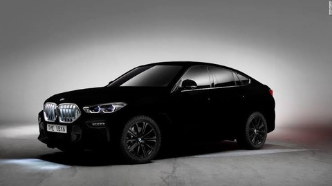 【画像】新型BMW、あのデザインなうえに「この世で最も黒く」なってしまうｗｗｗｗｗｗｗｗ