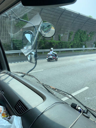 【画像】女さん、原付で高速道路を爆走ｗｗｗｗｗｗｗｗｗｗｗｗ