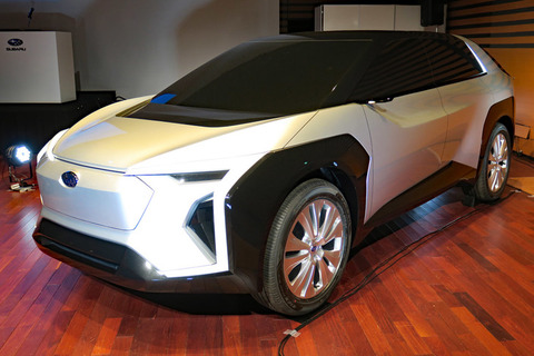 スバルが新型EVのコンセプトモデルを発表　トヨタと共同開発を進める電動SUV