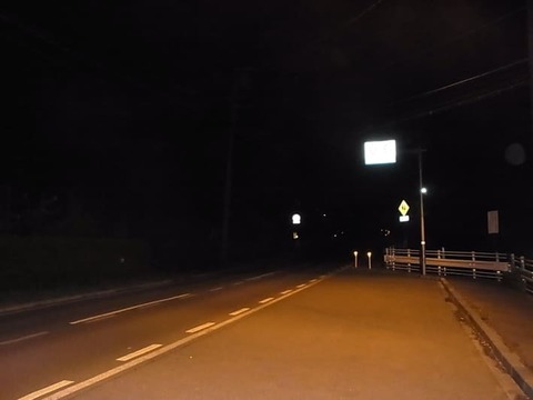街灯が一切ない夜道って運転できるか、、、？