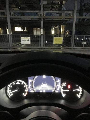 【画像】俺の車フロントガラスに速度表示されるから便利だわwwwww