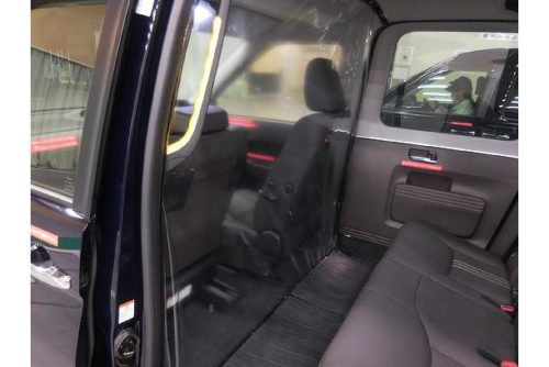 トヨタ自動車「感染者輸送用にファミマシールド装備の特別仕様車を作りました！」