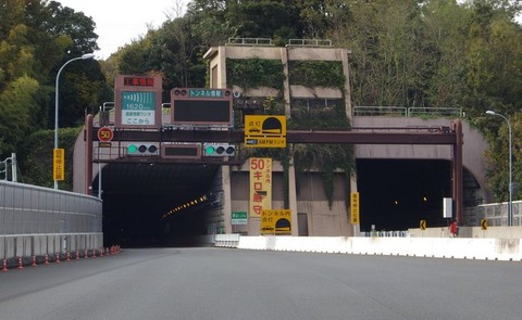 愛知県警「名古屋高速に可搬式オービス設置したら爆釣ｗｗｗ」2時間で50台ｗｗｗ