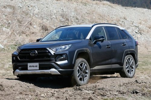 車買うワイ、「RAV4」か「カムリ」で迷うwwwwwwwwwww