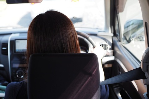 女に運転免許持たせるのやめてくれｗｗｗｗｗｗ