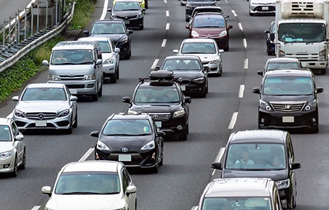 【悲報】高速道路、めっちゃ混んでるｗｗｗｗｗｗ