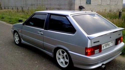 【悲報】ロシアの車、ダサすぎるwwwwwwwwww