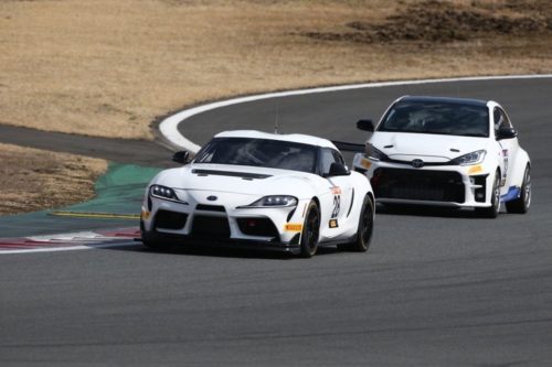 【悲報】トヨタ渾身のスポーツカー、ファミリーカーに煽られてしまうwwwwwwwwwwwww