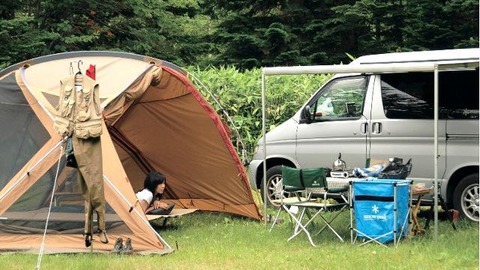 キャンプ行きたすぎぼく、自宅の駐車場で車中泊しキャンプ気分を味わうｗｗｗ