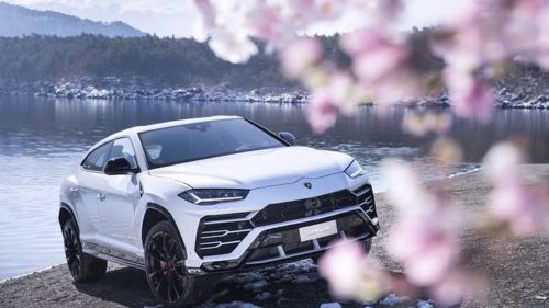 【悲報】ランボルギーニで1番人気の車…SUVwwwwwwwwwwww