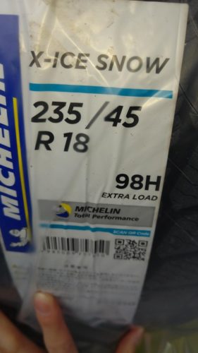 冬タイヤ高すぎだろ20万円もしてワロタｗｗｗｗｗｗｗｗ