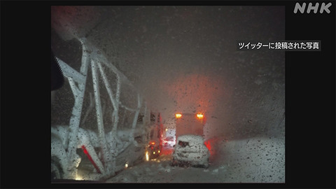 【大雪】新潟の関越道や上信越道、大雪で立ち往生相次ぐ…トラック運転手「昨夜9時半頃から全く車が動いていない」