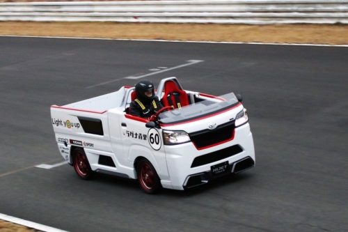 ダイハツ「オートサロン仕様で屋根をぶった切りした。落ち着く為にも今月で廃車にします」