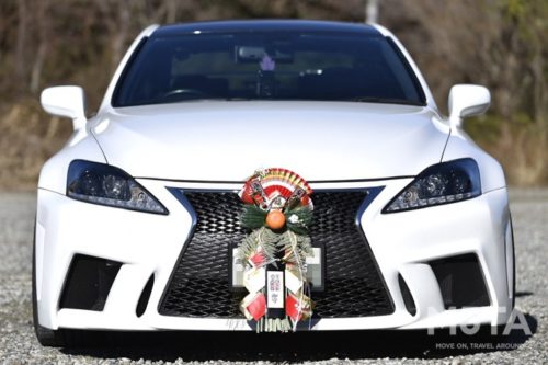 昔の正月は車にしめ飾りを付けてたってマジ？wwwwwwwwwwwwww