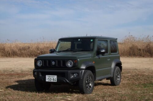 【悲報】2018年発売の新型ジムニーが品薄状態。人気過ぎて未だ納車されず。新車を上回る価格で中古車販売もwwwwwwwwww