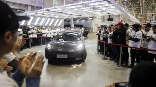 【画像】テスラの納車式、映画のワンシーンだと話題にwwwwwwwwwwwwwwwwwwwwwwwwwwwwwwwwwwwww