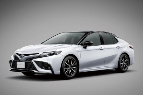 【朗報】トヨタがハイブリッドセダン「カムリ」を一部改良　運転支援システムを大幅に強化