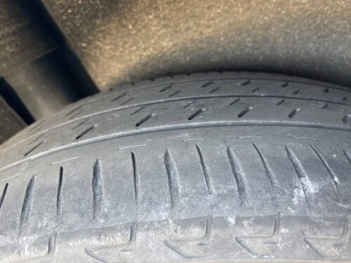 【悲報】ワイの車のタイヤツルツルハゲハゲでワロタｗｗｗｗｗｗｗｗｗｗｗｗｗｗｗ