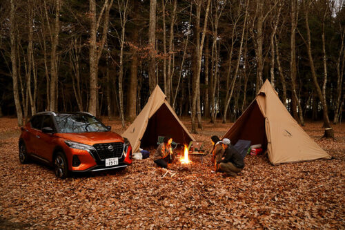 日産「ゆるキャンブームにあやかるで！」キャンプ女子「まかせて！」→落ち葉の上で焚き火をし炎上