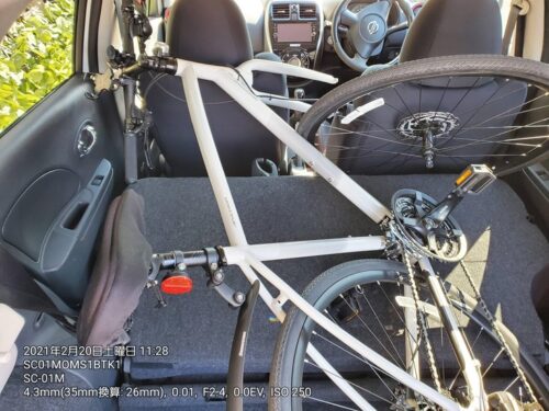 日産マーチに無理やり自転車積んだ結果wwwwwwwwwwwwwwwwww