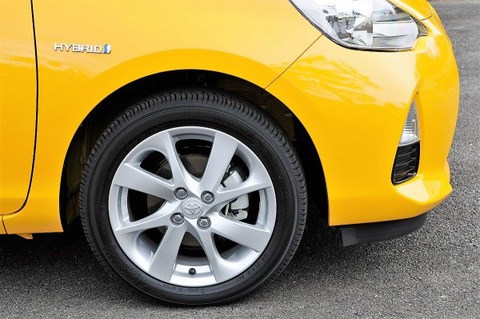 車のタイヤの空気圧ってどうやって確認するの？