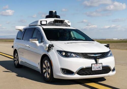 テスラもホンダも日産も自動運転とか言ってるのになんでセダンに搭載してるのｗｗｗｗｗ