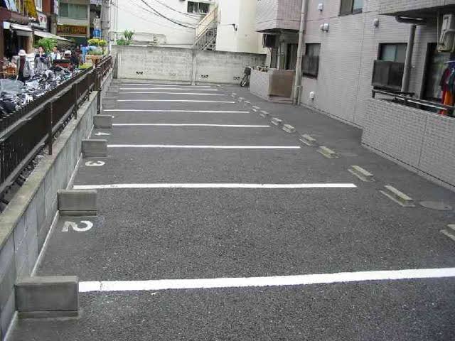 【悲報】東京の駐車場、難易度が高過ぎるwwwwwwwwwwwwww