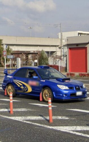 めっちゃダサい車見つけたったwwwwwwwwwwwwwww