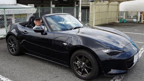 【画像】マツダロードスターって車カッコよくね？wwwwwwwwwwwww