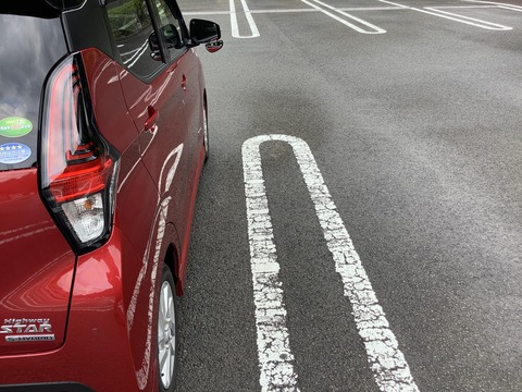 なんで駐車ってぴったりまっすぐ止めなアカンの？？