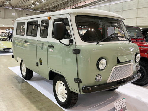 【生誕60年】ロシアのシーラカンスミニバン「UAZ」新車が一年待ちに…