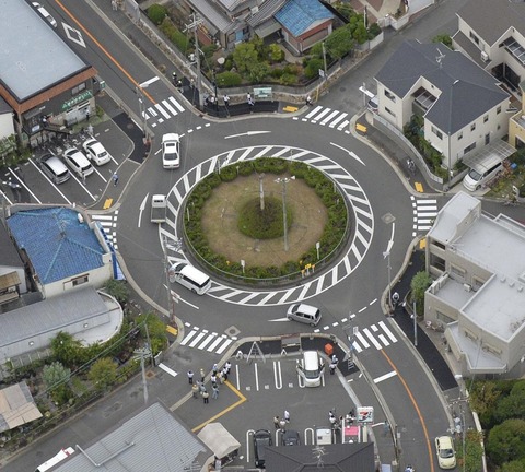 【画像】日本の最新の交差点、マジで意味不明すぎてワロタｗｗｗｗｗｗｗｗ