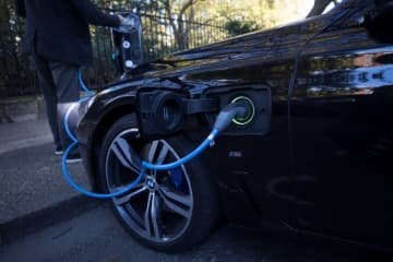 イギリス政府、EV用電池の大規模工場建設へ日産など6社と協議　2030年までにガソリン車の新規販売禁止
