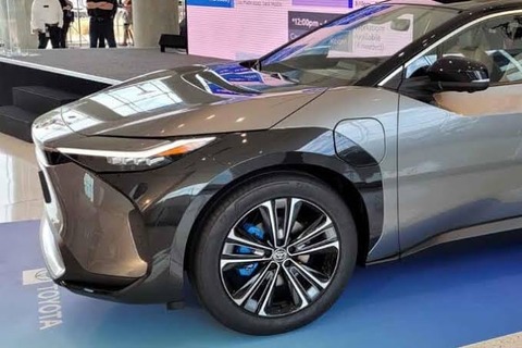 2022年発売のトヨタの電気自動車がカッコいいと話題！！テスラ買った情弱おるー？wwwwwwwwwwwwwwww