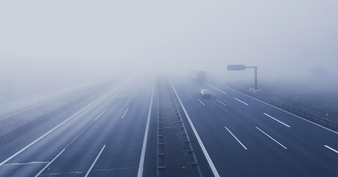 霧の中を車で走るコツある？？