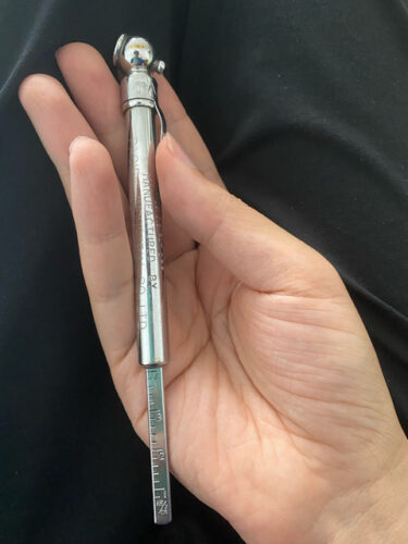 親父から譲ってもらった車の中にこんなの入ってたんだが、何かわかる?