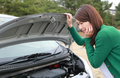 【悲報】20代女性の6割、車のオイル交換が出来ないｗｗｗｗｗｗ